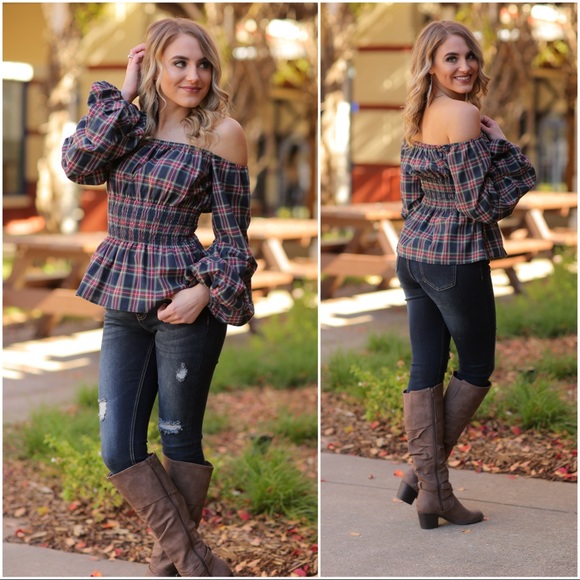 ✨✨LAST ONE✨Navy plaid off the shoulder smocked Top - Picture 3 of 3